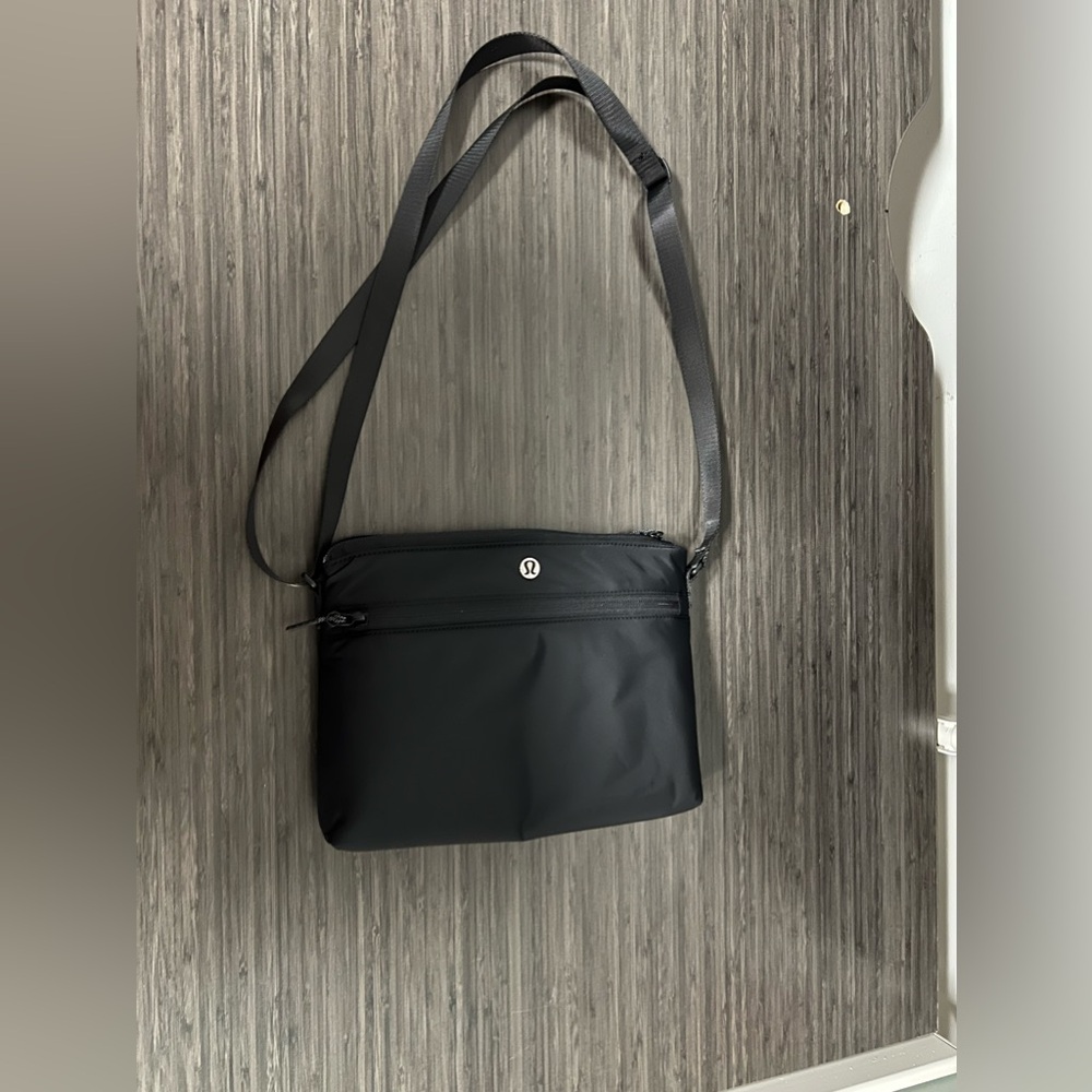 Black Lululemon crossbody.